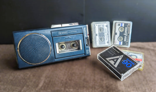 Vintage compact radio recorder - National with 4 cassette tapes